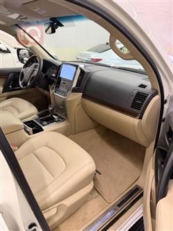 تۆیۆتا لاند کروزەر